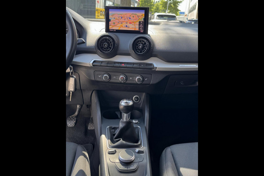 Audi Q2 1.0 30 TFSI Design - Navigatie I Airco I PDC I Sport velgen I Dealer onderhouden