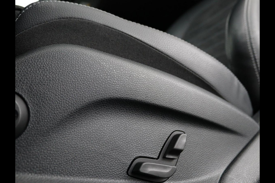 Mercedes-Benz C-Klasse 300e AMG Night | Adaptive cruise | Stoelverwarming | Carplay | Leder/Alcantara | Camera | Navigatie | Full LED