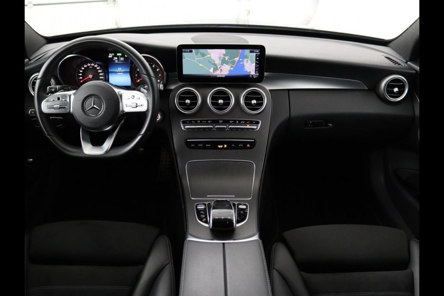 Mercedes-Benz C-Klasse 300e AMG Night | Adaptive cruise | Stoelverwarming | Carplay | Leder/Alcantara | Camera | Navigatie | Full LED