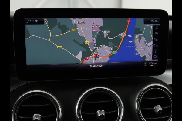 Mercedes-Benz C-Klasse 300e AMG Night | Adaptive cruise | Stoelverwarming | Carplay | Leder/Alcantara | Camera | Navigatie | Full LED