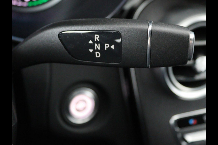 Mercedes-Benz C-Klasse 300e AMG Night | Adaptive cruise | Stoelverwarming | Carplay | Leder/Alcantara | Camera | Navigatie | Full LED