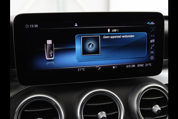 Mercedes-Benz C-Klasse 300e AMG Night | Adaptive cruise | Stoelverwarming | Carplay | Leder/Alcantara | Camera | Navigatie | Full LED