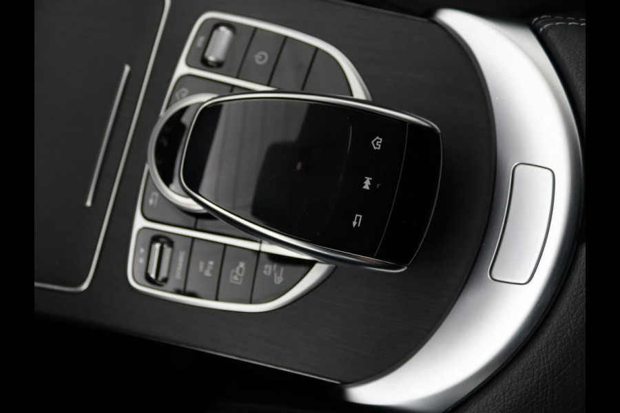 Mercedes-Benz C-Klasse 300e AMG Night | Adaptive cruise | Stoelverwarming | Carplay | Leder/Alcantara | Camera | Navigatie | Full LED