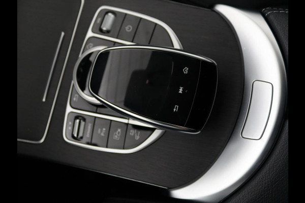 Mercedes-Benz C-Klasse 300e AMG Night | Adaptive cruise | Stoelverwarming | Carplay | Leder/Alcantara | Camera | Navigatie | Full LED