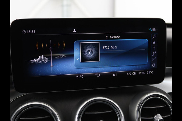 Mercedes-Benz C-Klasse 300e AMG Night | Adaptive cruise | Stoelverwarming | Carplay | Leder/Alcantara | Camera | Navigatie | Full LED