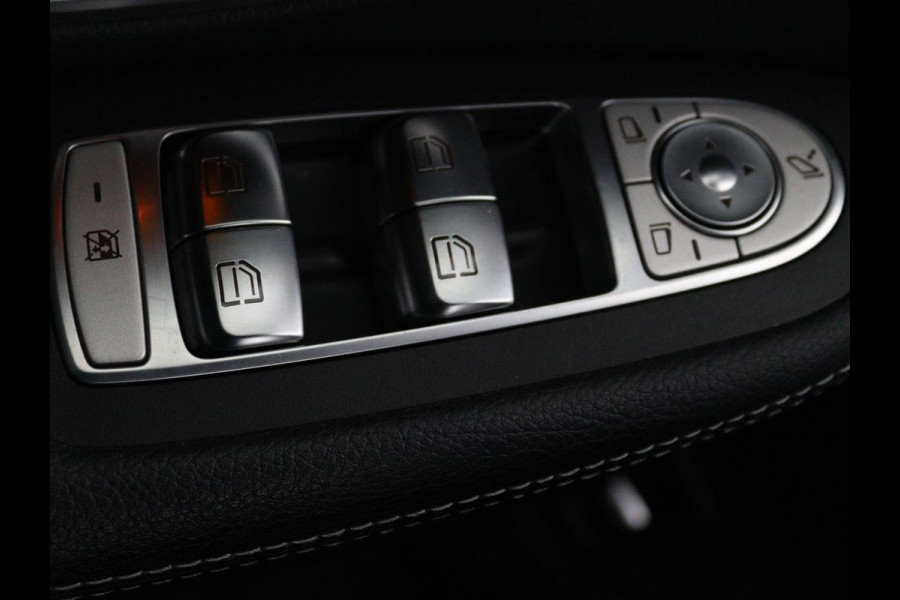 Mercedes-Benz C-Klasse 300e AMG Night | Adaptive cruise | Stoelverwarming | Carplay | Leder/Alcantara | Camera | Navigatie | Full LED