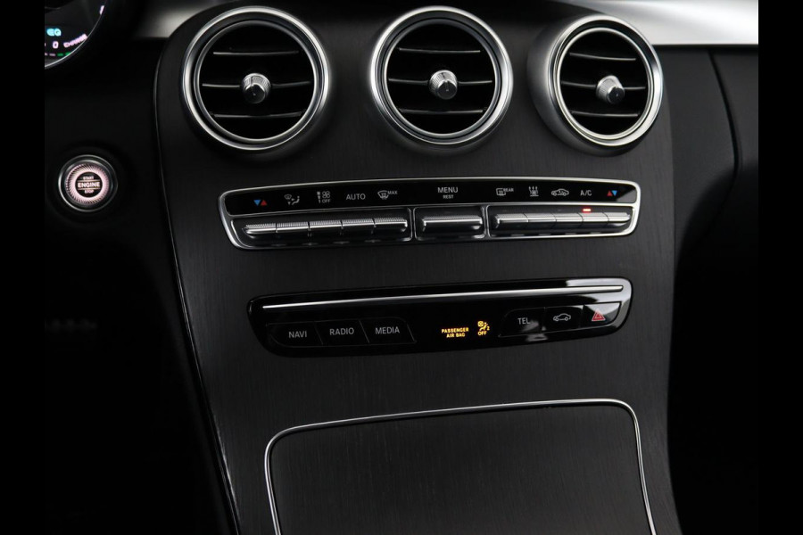 Mercedes-Benz C-Klasse 300e AMG Night | Adaptive cruise | Stoelverwarming | Carplay | Leder/Alcantara | Camera | Navigatie | Full LED