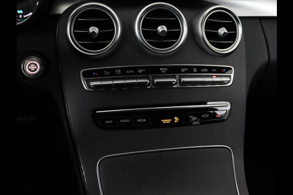 Mercedes-Benz C-Klasse 300e AMG Night | Adaptive cruise | Stoelverwarming | Carplay | Leder/Alcantara | Camera | Navigatie | Full LED