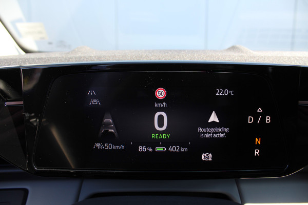 Ford Explorer Extended Range RWD 77kWh/286pk. Range 602km WLTP. Van €. 47650,- voor €. 39895,-. Fabr. garantie t/m 06-10-2028 ! Volautm. airco, elektr. achterklep, navigatie, stoel- en stuurwielverw., adaptieve cruise cntrl, lane- en side assist, 360gr. camera, LM wielen, etc