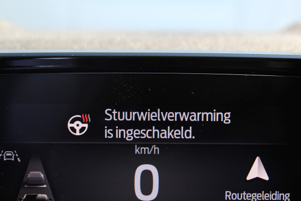 Ford Explorer Extended Range RWD 77kWh/286pk. Range 602km WLTP. Van €. 47650,- voor €. 39895,-. Fabr. garantie t/m 06-10-2028 ! Volautm. airco, elektr. achterklep, navigatie, stoel- en stuurwielverw., adaptieve cruise cntrl, lane- en side assist, 360gr. camera, LM wielen, etc