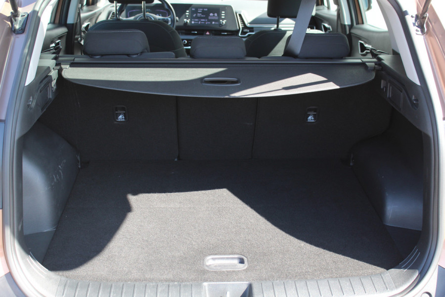 Kia Sportage 1.6-150pk T-GDi MHEV ComfortLine. Keurig nette Kia, trekgewicht 1.650kg ! Trekhaak, metallic lak, LM wielen,