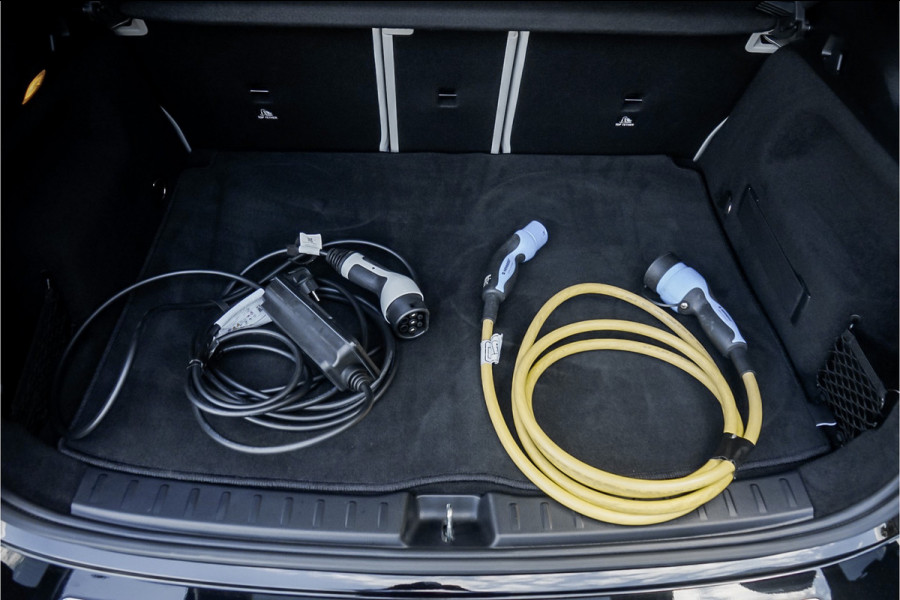 Mercedes-Benz EQA 250 Edition 1 67 kWh AMG Pano Leder Distronic 20" 1e Eig