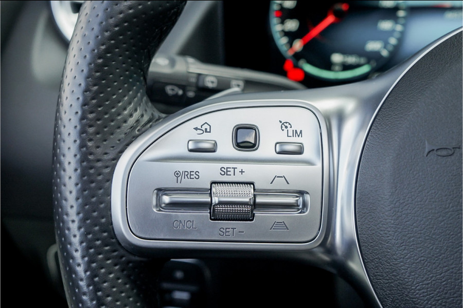 Mercedes-Benz EQA 250 Edition 1 67 kWh AMG Pano Leder Distronic 20" 1e Eig
