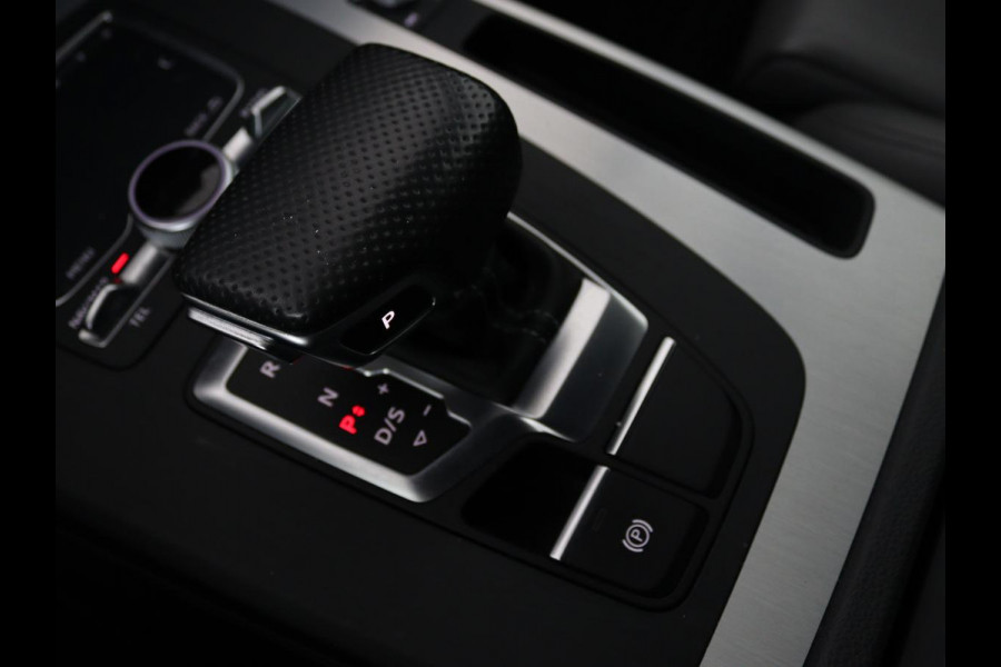 Audi Q5 55 TFSIe S Edition | Trekhaak | Leder | Adaptive cruise | 360 camera | Carplay | Navigatie | Virtual Cockpit | Luchtvering | Matrix LED
