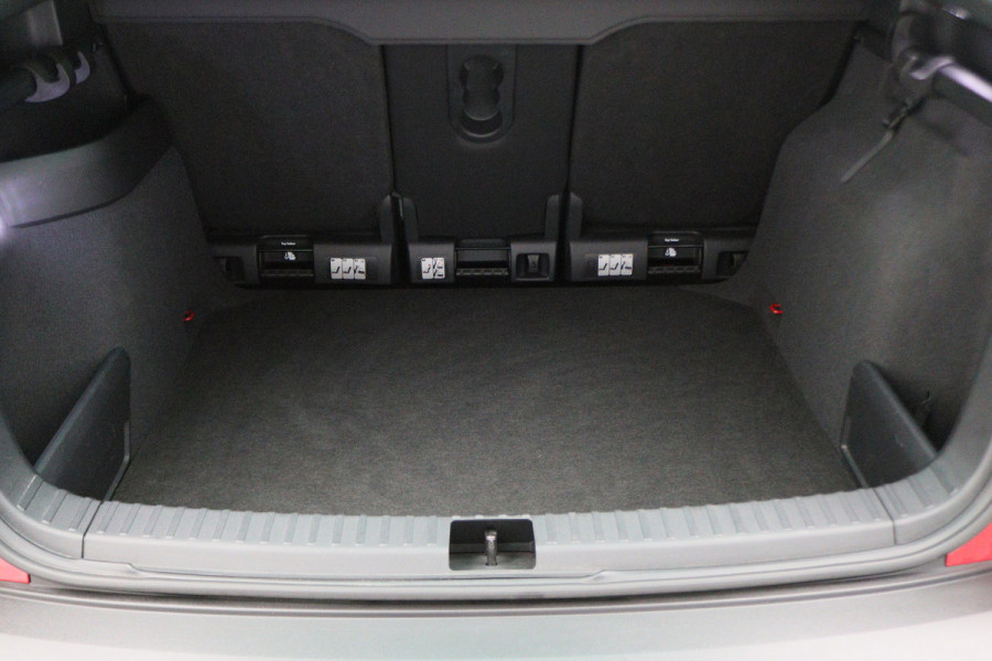 Škoda Karoq 1.0 TSI Style Business Automaat LED, Canton, Apple Carplay, Camera, ACC, Stuur-/Stoelverw., PDC