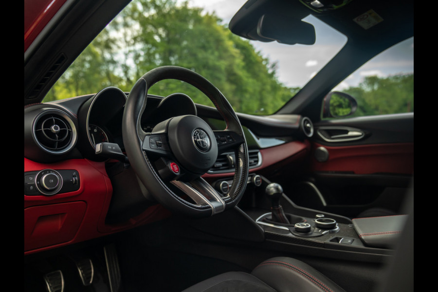 Alfa Romeo Giulia 2.9 V6 Quadrifoglio | Manual | 2e eigenaar | Harman/Kardon