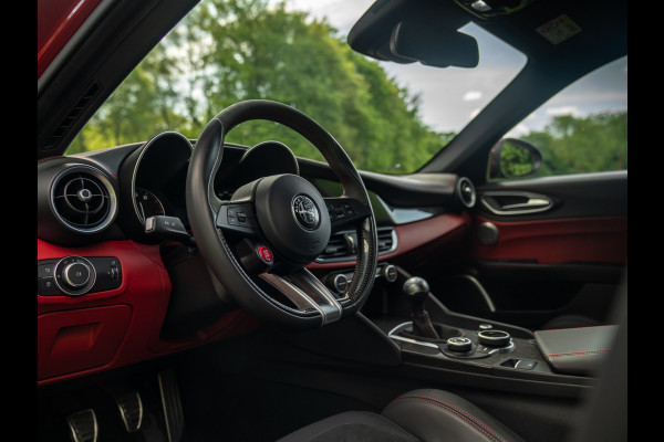Alfa Romeo Giulia 2.9 V6 Quadrifoglio | Manual | 2e eigenaar | Harman/Kardon