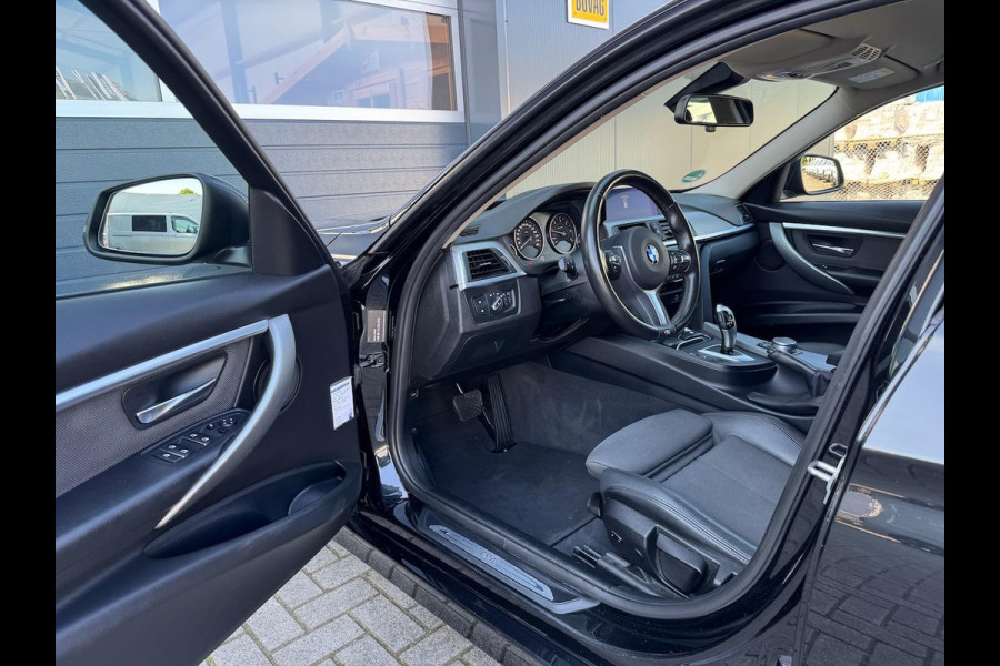 BMW 3 Serie Touring 318d 150pk Automaat Sport Line | Navi Prof. | LED | Climate | Cruise | Sportstoelen | Sportstuur | 18 inch