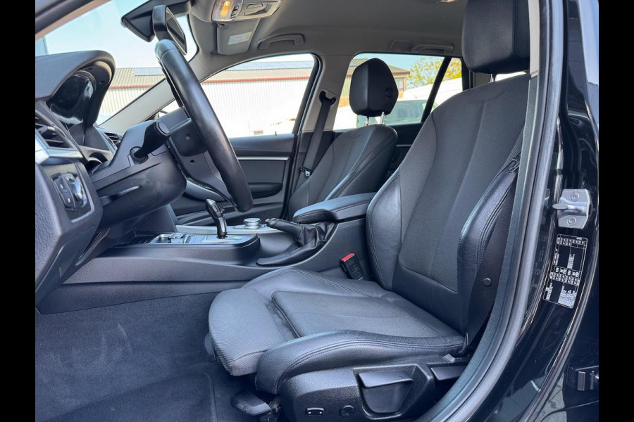 BMW 3 Serie Touring 318d 150pk Automaat Sport Line | Navi Prof. | LED | Climate | Cruise | Sportstoelen | Sportstuur | 18 inch