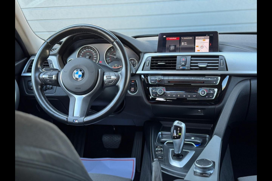 BMW 3 Serie Touring 318d 150pk Automaat Sport Line | Navi Prof. | LED | Climate | Cruise | Sportstoelen | Sportstuur | 18 inch