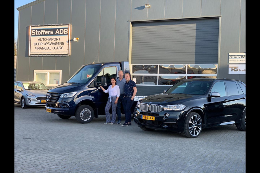 BMW 3 Serie Touring 318d 150pk Automaat Sport Line | Navi Prof. | LED | Climate | Cruise | Sportstoelen | Sportstuur | 18 inch