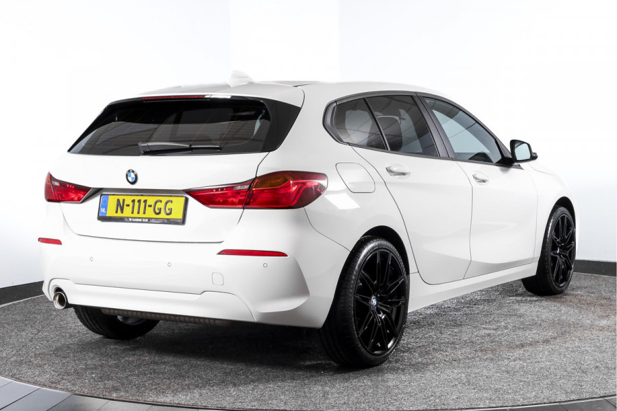 BMW 1-serie 118i 140 PK Corporate High Executive | Cruise | PDC | NAV+ Apple Car Play | EEC | LM 19" |