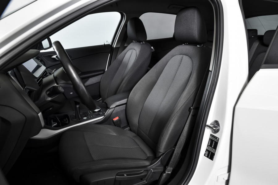 BMW 1-serie 118i 140 PK Corporate High Executive | Cruise | PDC | NAV+ Apple Car Play | EEC | LM 19" |