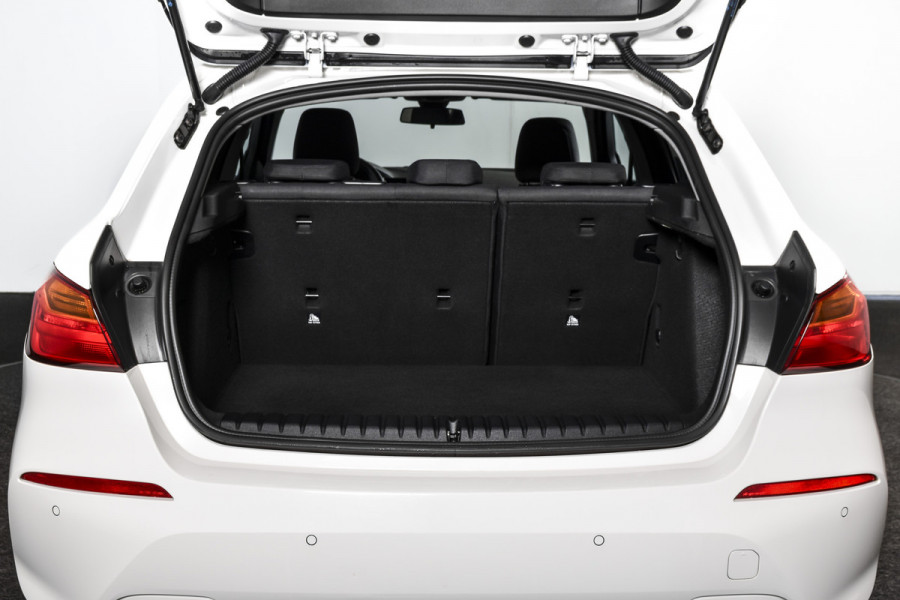 BMW 1-serie 118i 140 PK Corporate High Executive | Cruise | PDC | NAV+ Apple Car Play | EEC | LM 19" |
