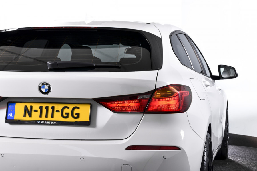 BMW 1-serie 118i 140 PK Corporate High Executive | Cruise | PDC | NAV+ Apple Car Play | EEC | LM 19" |