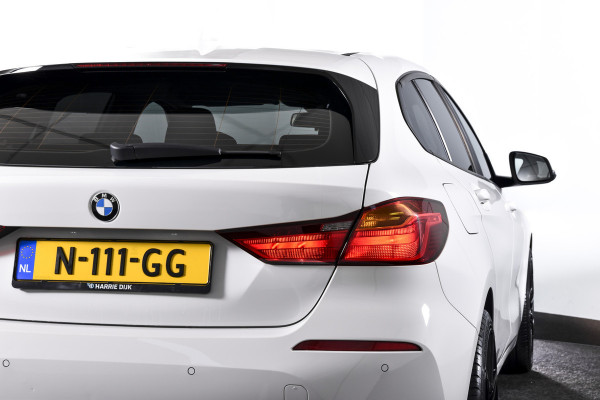 BMW 1-serie 118i 140 PK Corporate High Executive | Cruise | PDC | NAV+ Apple Car Play | EEC | LM 19" |