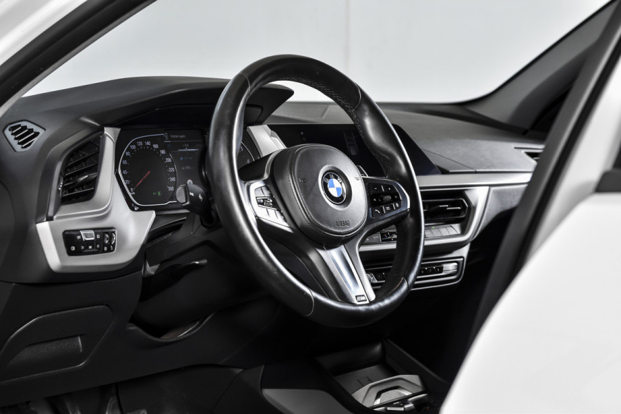 BMW 1-serie 118i 140 PK Corporate High Executive | Cruise | PDC | NAV+ Apple Car Play | EEC | LM 19" |