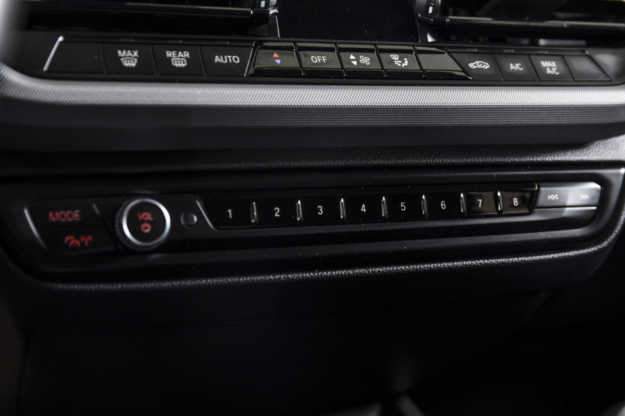 BMW 1-serie 118i 140 PK Corporate High Executive | Cruise | PDC | NAV+ Apple Car Play | EEC | LM 19" |
