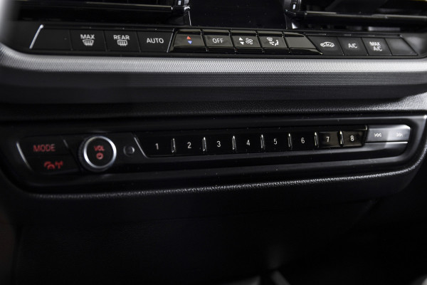 BMW 1-serie 118i 140 PK Corporate High Executive | Cruise | PDC | NAV+ Apple Car Play | EEC | LM 19" |
