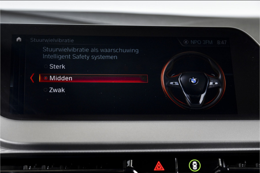 BMW 1-serie 118i 140 PK Corporate High Executive | Cruise | PDC | NAV+ Apple Car Play | EEC | LM 19" |