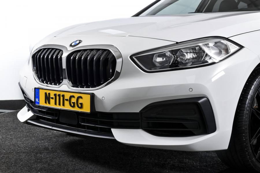 BMW 1-serie 118i 140 PK Corporate High Executive | Cruise | PDC | NAV+ Apple Car Play | EEC | LM 19" |
