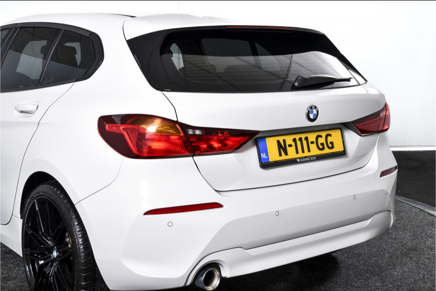 BMW 1-serie 118i 140 PK Corporate High Executive | Cruise | PDC | NAV+ Apple Car Play | EEC | LM 19" |