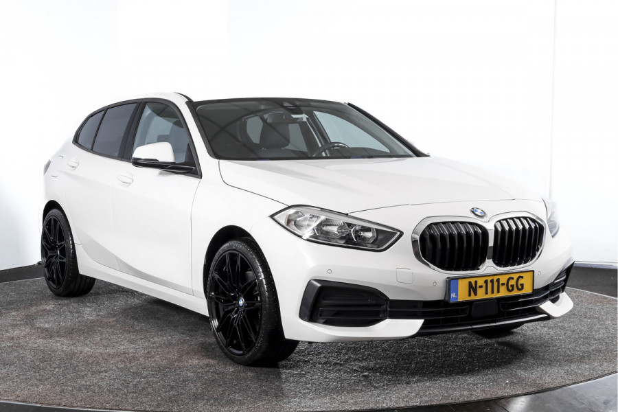 BMW 1-serie 118i 140 PK Corporate High Executive | Cruise | PDC | NAV+ Apple Car Play | EEC | LM 19" |