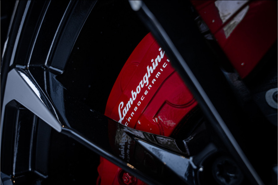 Lamborghini Urus 4.0 V8 - Panorama | Original Matte | 23'inch | B&O