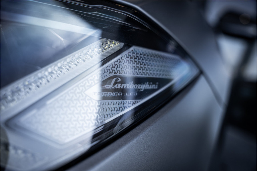 Lamborghini Urus 4.0 V8 - Panorama | Original Matte | 23'inch | B&O