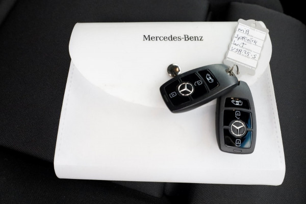 Mercedes-Benz Sprinter 317 CDI 170pk RWD L3H3 Maxi 9G Automaat Navi/Camera 11-2022