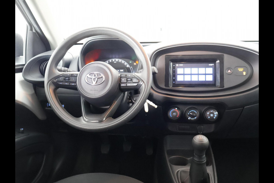 Toyota Aygo X 1.0 VVT-i MT PLAY BLACK & WHITE EDITION CRUISE CONTROLL. CLOUD NAVIGATIE. AIRCO GARANTIE TOT 2033 !!