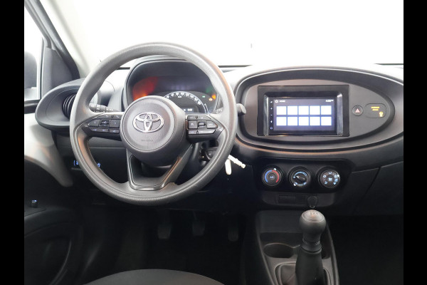 Toyota Aygo X 1.0 VVT-i MT PLAY BLACK & WHITE EDITION CRUISE CONTROLL. CLOUD NAVIGATIE. AIRCO GARANTIE TOT 2033 !!