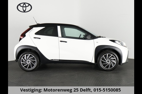 Toyota Aygo X 1.0 VVT-i MT PLAY BLACK & WHITE EDITION CRUISE CONTROLL. CLOUD NAVIGATIE. AIRCO GARANTIE TOT 2033 !!