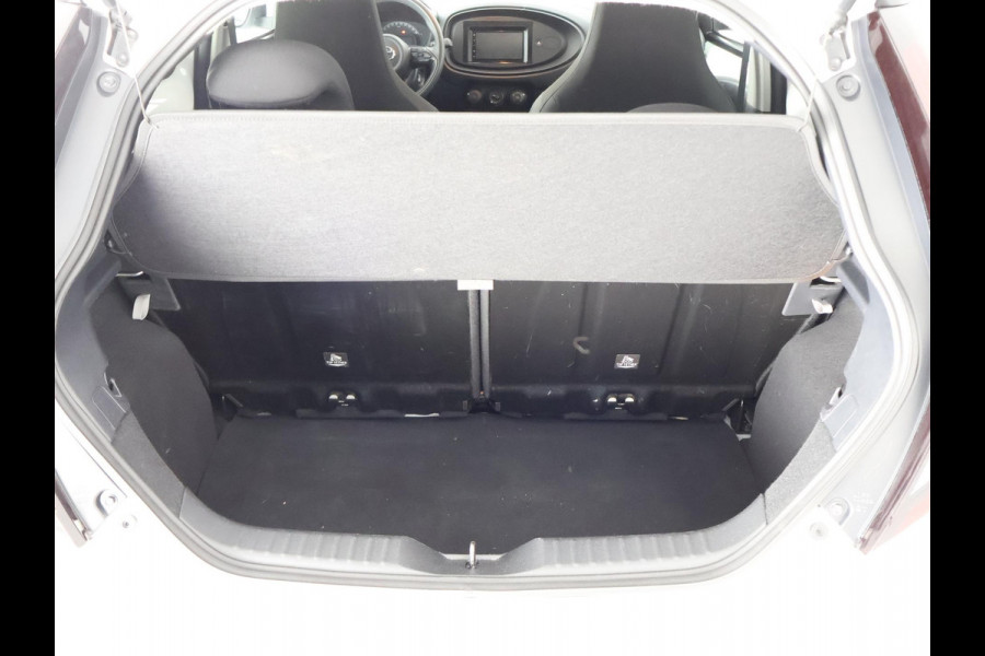 Toyota Aygo X 1.0 VVT-i MT PLAY BLACK & WHITE EDITION CRUISE CONTROLL. CLOUD NAVIGATIE. AIRCO GARANTIE TOT 2033 !!