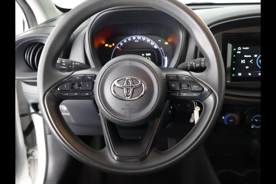 Toyota Aygo X 1.0 VVT-i MT PLAY BLACK & WHITE EDITION CRUISE CONTROLL. CLOUD NAVIGATIE. AIRCO GARANTIE TOT 2033 !!