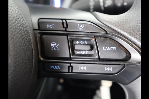 Toyota Aygo X 1.0 VVT-i MT PLAY BLACK & WHITE EDITION CRUISE CONTROLL. CLOUD NAVIGATIE. AIRCO GARANTIE TOT 2033 !!