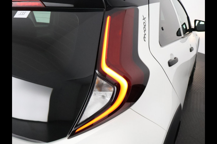 Toyota Aygo X 1.0 VVT-i MT PLAY BLACK & WHITE EDITION CRUISE CONTROLL. CLOUD NAVIGATIE. AIRCO GARANTIE TOT 2033 !!