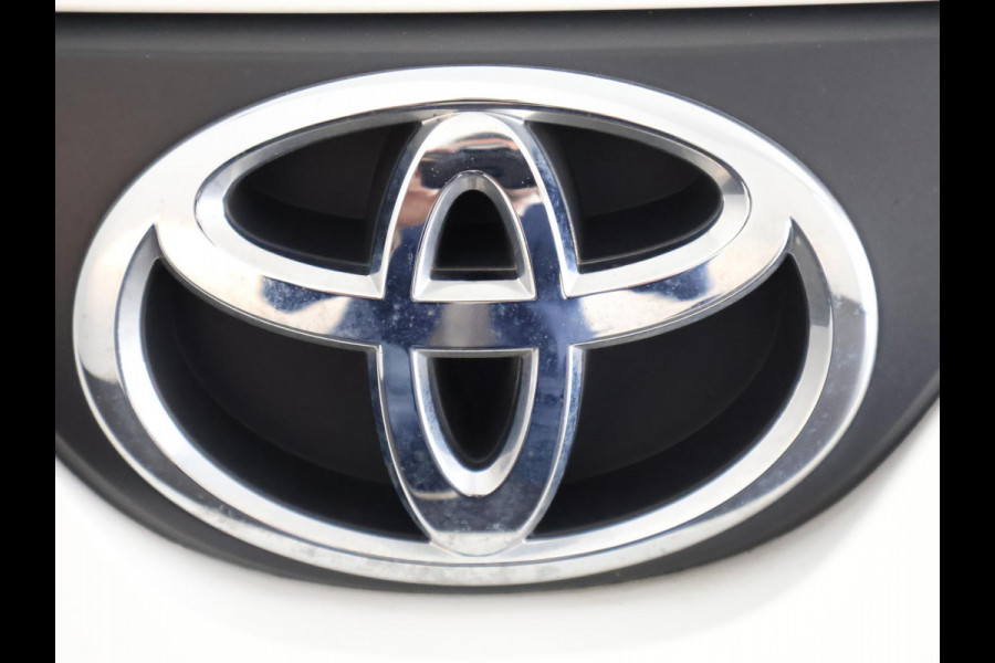 Toyota Aygo X 1.0 VVT-i MT PLAY BLACK & WHITE EDITION CRUISE CONTROLL. CLOUD NAVIGATIE. AIRCO GARANTIE TOT 2033 !!