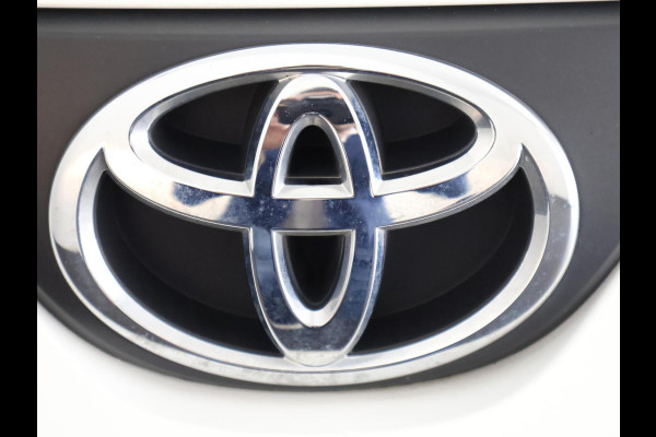 Toyota Aygo X 1.0 VVT-i MT PLAY BLACK & WHITE EDITION CRUISE CONTROLL. CLOUD NAVIGATIE. AIRCO GARANTIE TOT 2033 !!