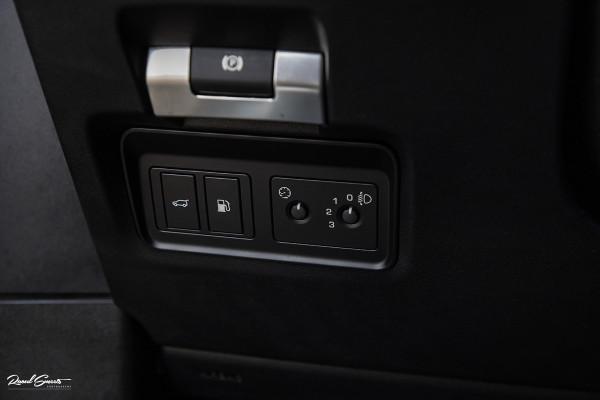 Land Rover Range Rover Evoque 1.5 P300e AWD R-Dynamic S | Panorama dak | Adaptieve cruise | Premium audio | Elektrische stoelen | 360 camera |